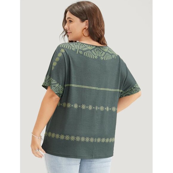 NWT BloomChic Army Green Geometric Print Dolman Sleeve V Neck T-Shirt Size 30/6X - Picture 5 of 7